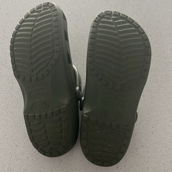 Crocs Classic Clogs Adult Unisex Size W10/M8 Green Lightweight EUC - Picture 2 of 2